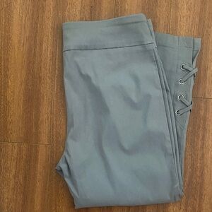 JM Collection Women's Gray Capris